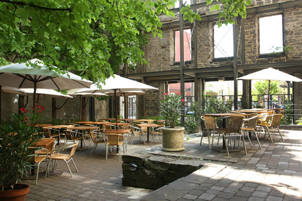10 terrasses à Montréal qui vont vous donner envie de passer tout votre été dehors!