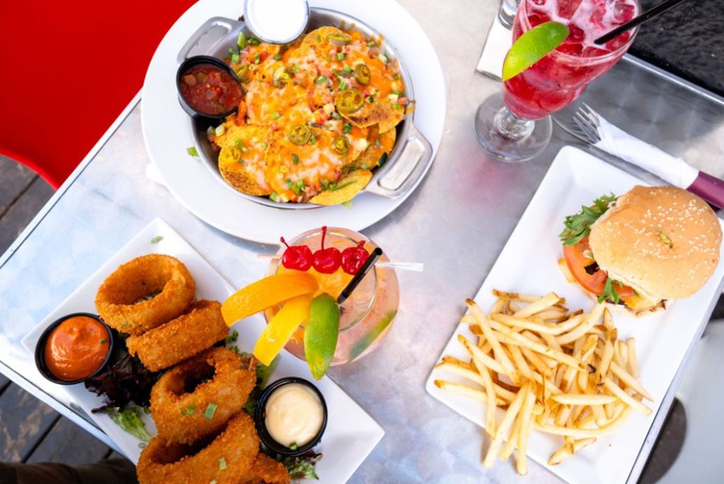 Voici des restos à Montréal où tu peux bien manger pour 10$ et moins!