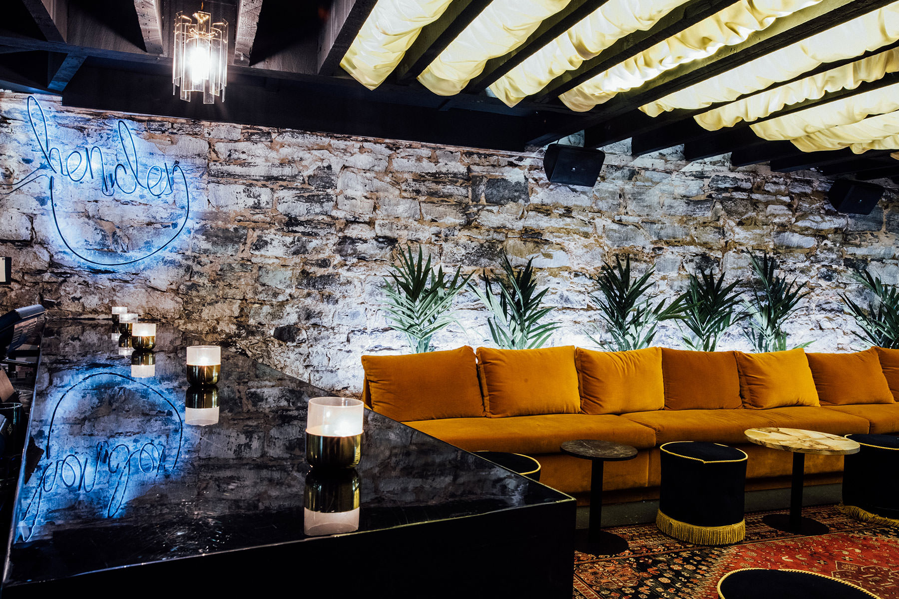 10 Speakeasy Bars To Discover Across Canada   Lebirdbar Montreal Fried Chicken Champagne Restaurant Henden Speakeasy Private Party 