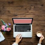 Découvrez comment travailler en voyageant pour ne pas vous ruiner