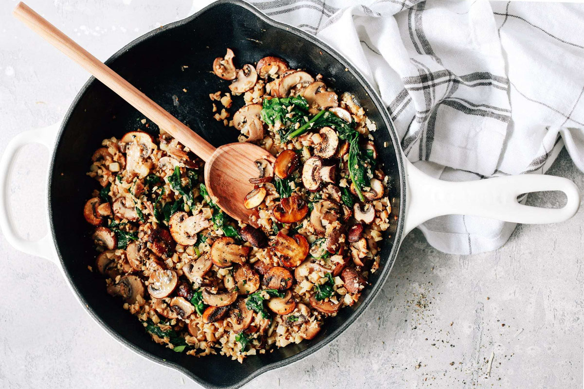 sauté de riz frit au champignons