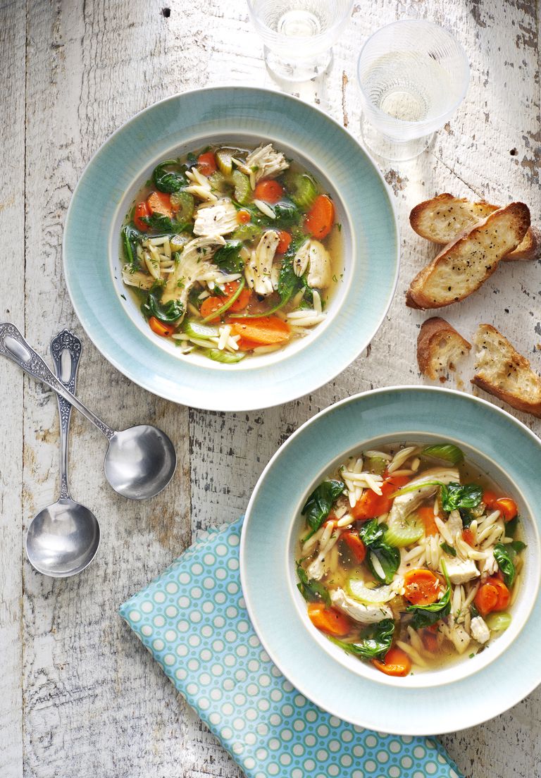 Rien de plus réconfortant que cette soupe au poulet citronné et à l'aneth de Delish