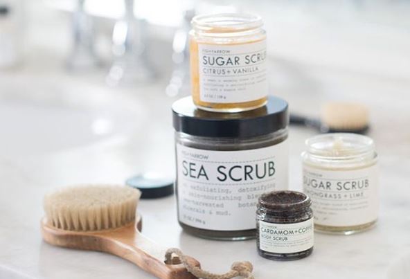 Exfoliation du visage: 5 étapes faciles pour avoir une peau radieuse
