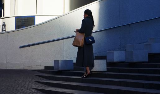 Tenues de travail stylées : des choix chics qui ont du chien