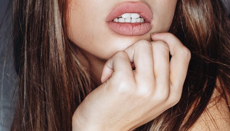 French manicure 2.0: A modernized twist on this nail look
