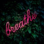 Cinq exercices de respiration faciles à faire pour être moins stressée