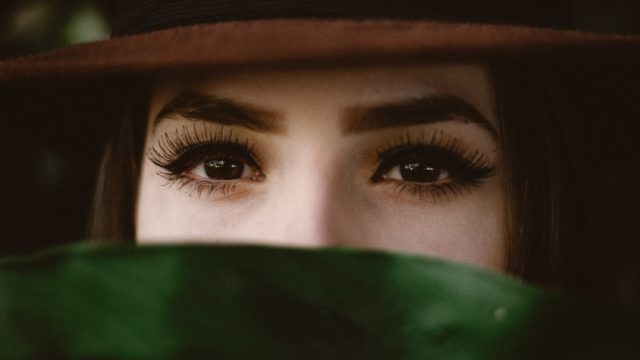How to have naturally long and thick eyelashes