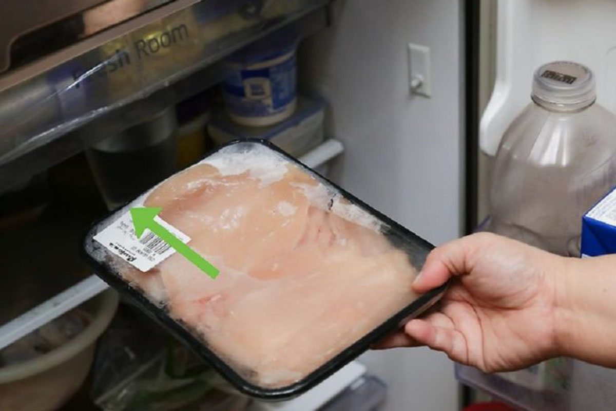 Можно варить замороженную курицу. Разморозка продуктов. Холодильник для мяса. Быстрое размораживание мяса.