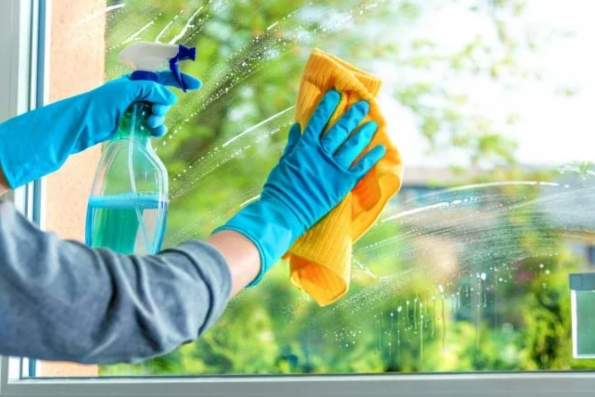 Cleaning Windows With Dish Soap