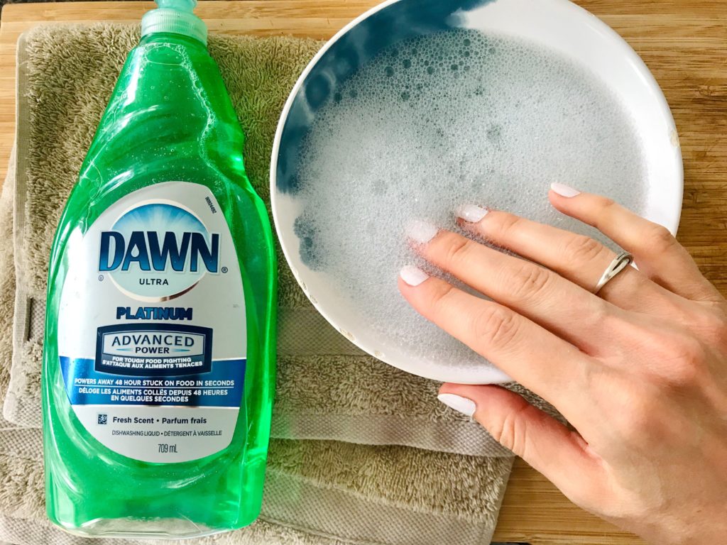 dishsoap-nails-hand