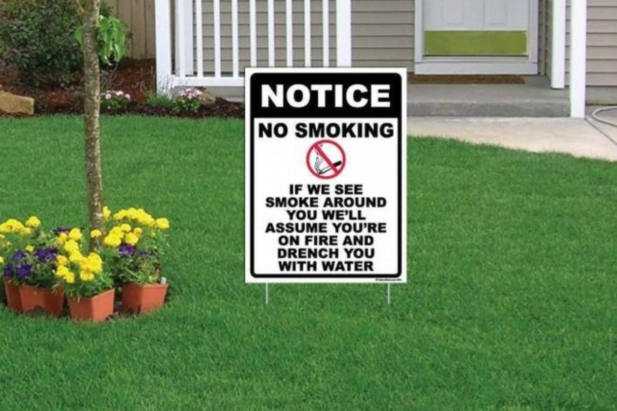 No Smoking Lawn Sign