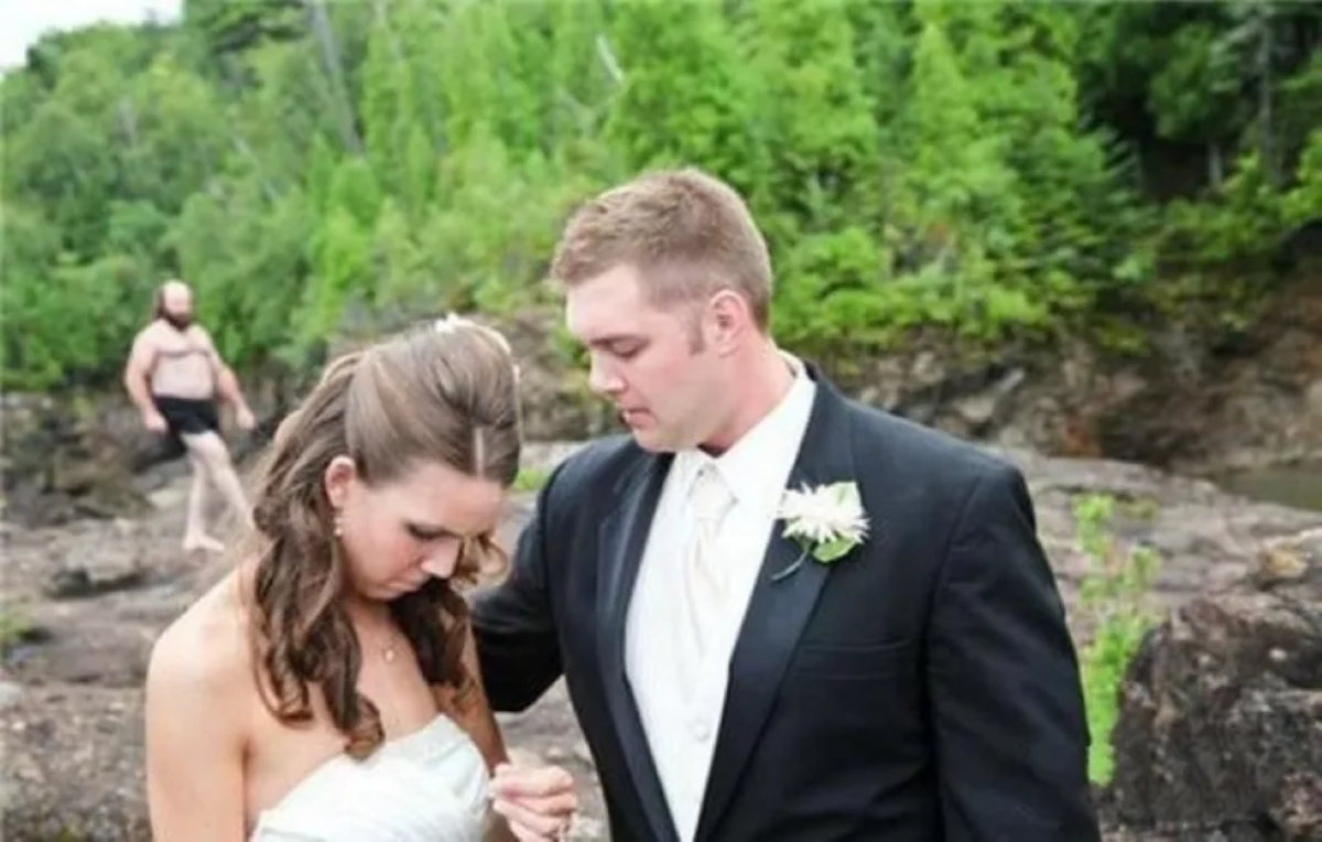 Man Photobomb Wedding Photo