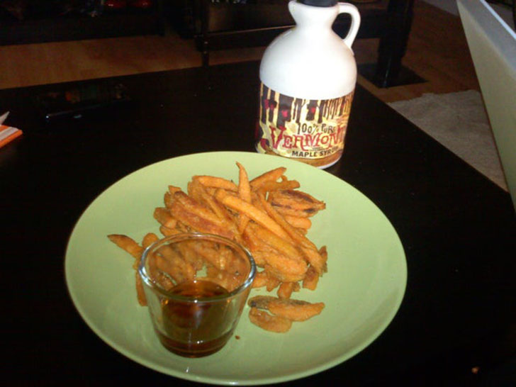 sweet potato fries and syrup