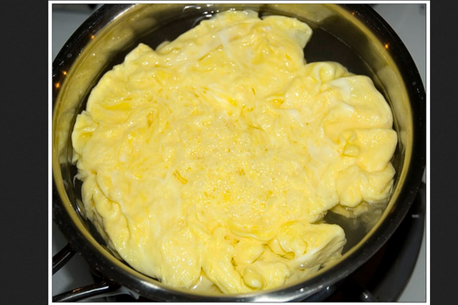 scrambled eggs in water