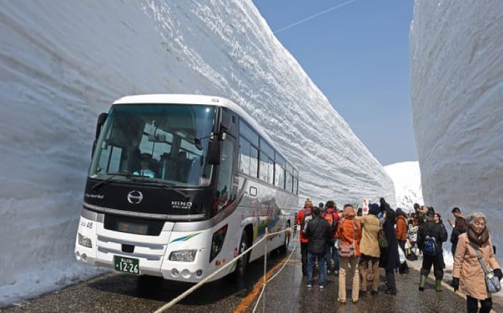 Snow Wall Walk